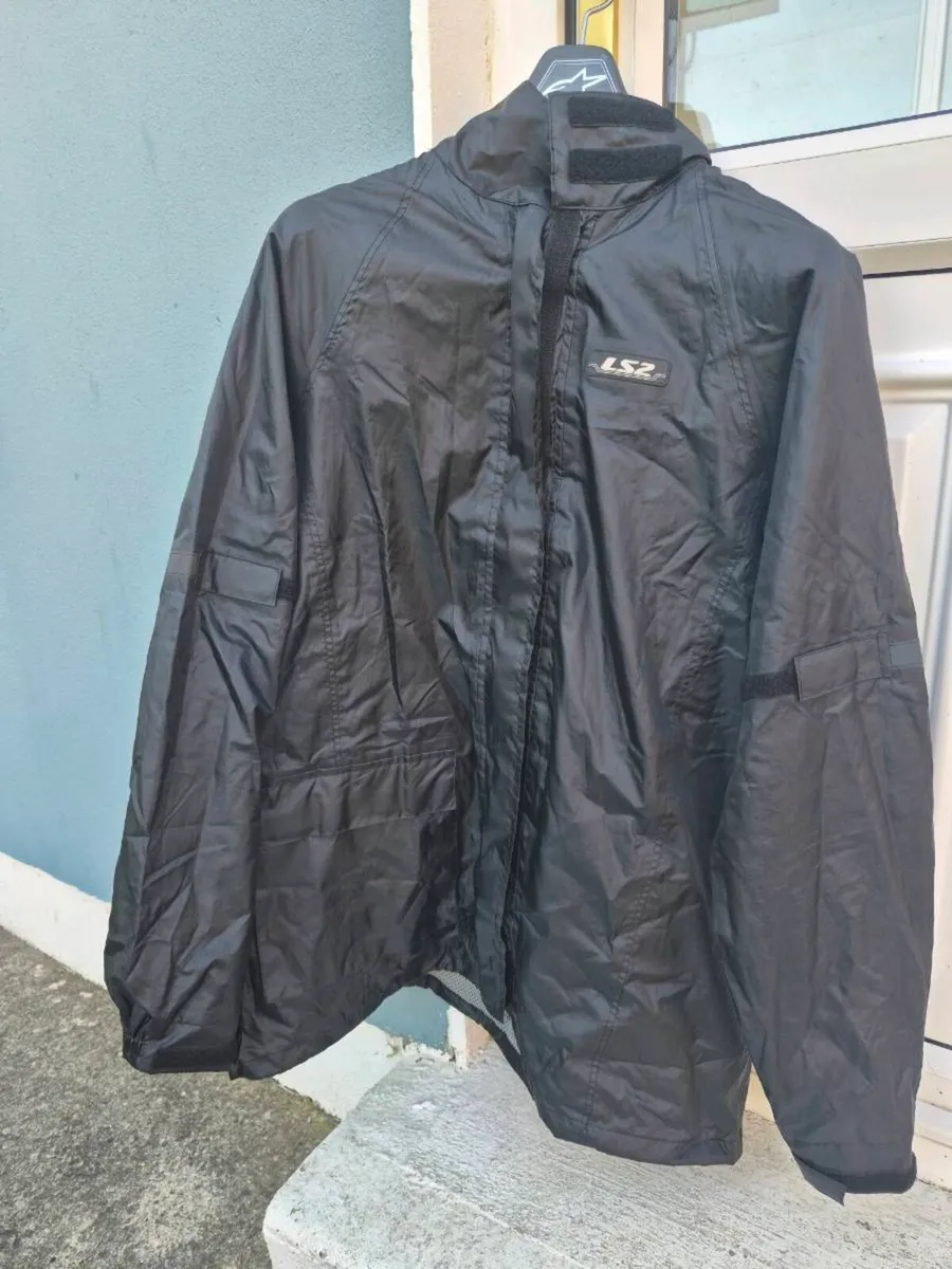 GLOVES/WATERPROOFS/RST ADVENTURE SUIT - Image 3