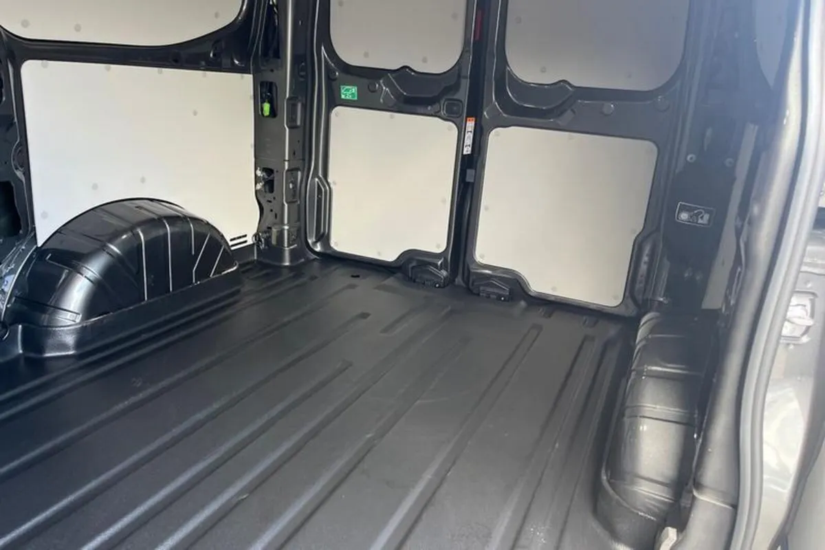 Ford Transit Custom LIMITED - Image 4