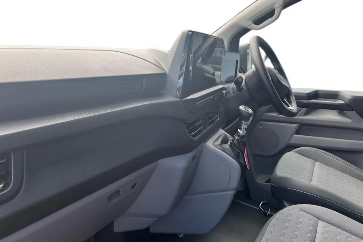 Ford Transit Custom LIMITED - Image 3