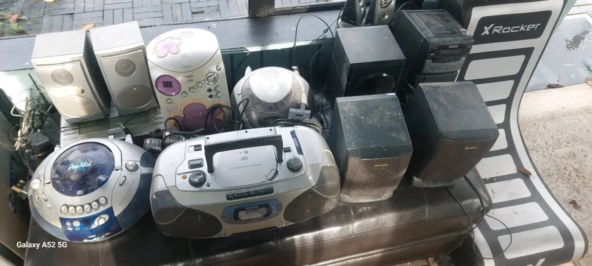Variety of CD players and Radios - Image 1