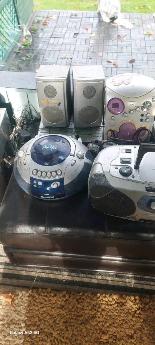 Variety of CD players and Radios - Image 2