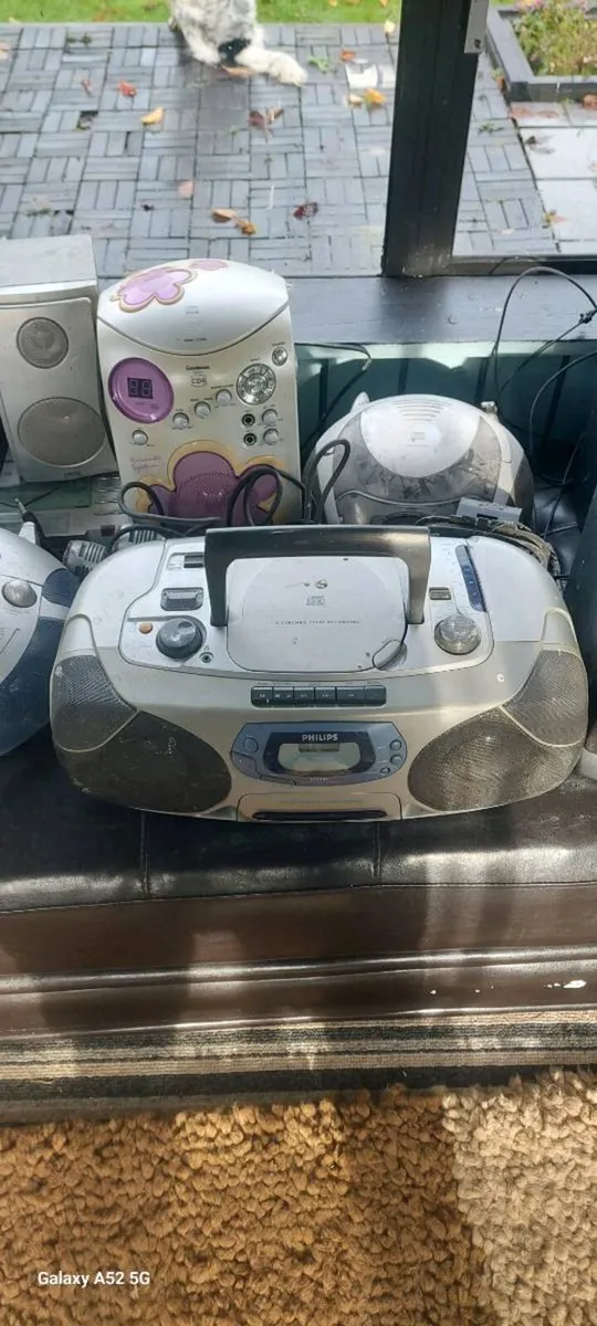 Variety of CD players and Radios - Image 3