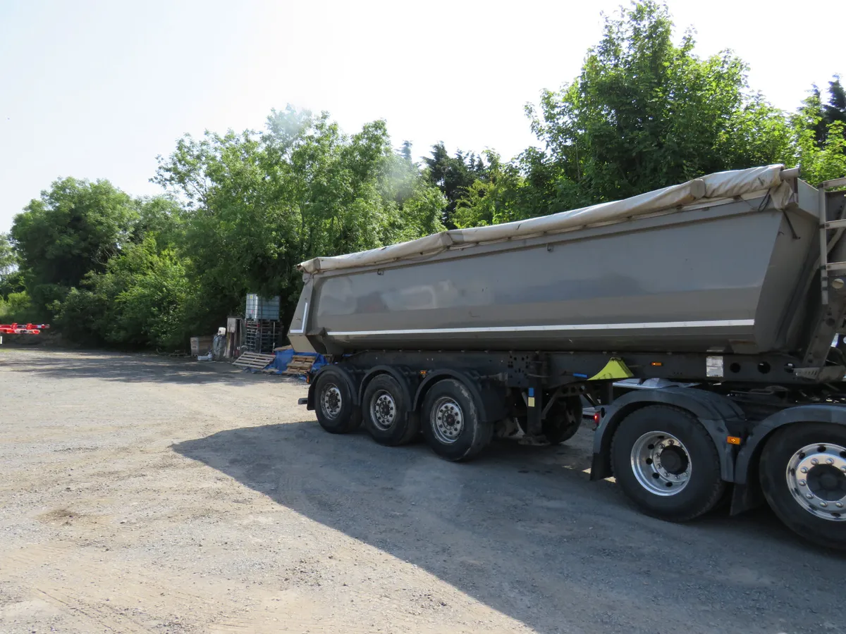 Schmitz 8.2m steel tipping Trailer - Image 1