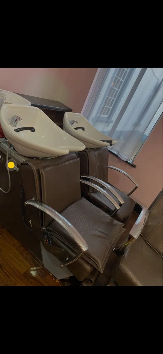 Hairdresser chairs - Image 1
