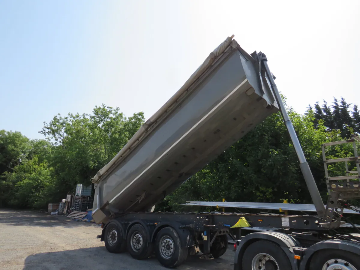 Schmitz 8.2m steel tipping Trailer - Image 3