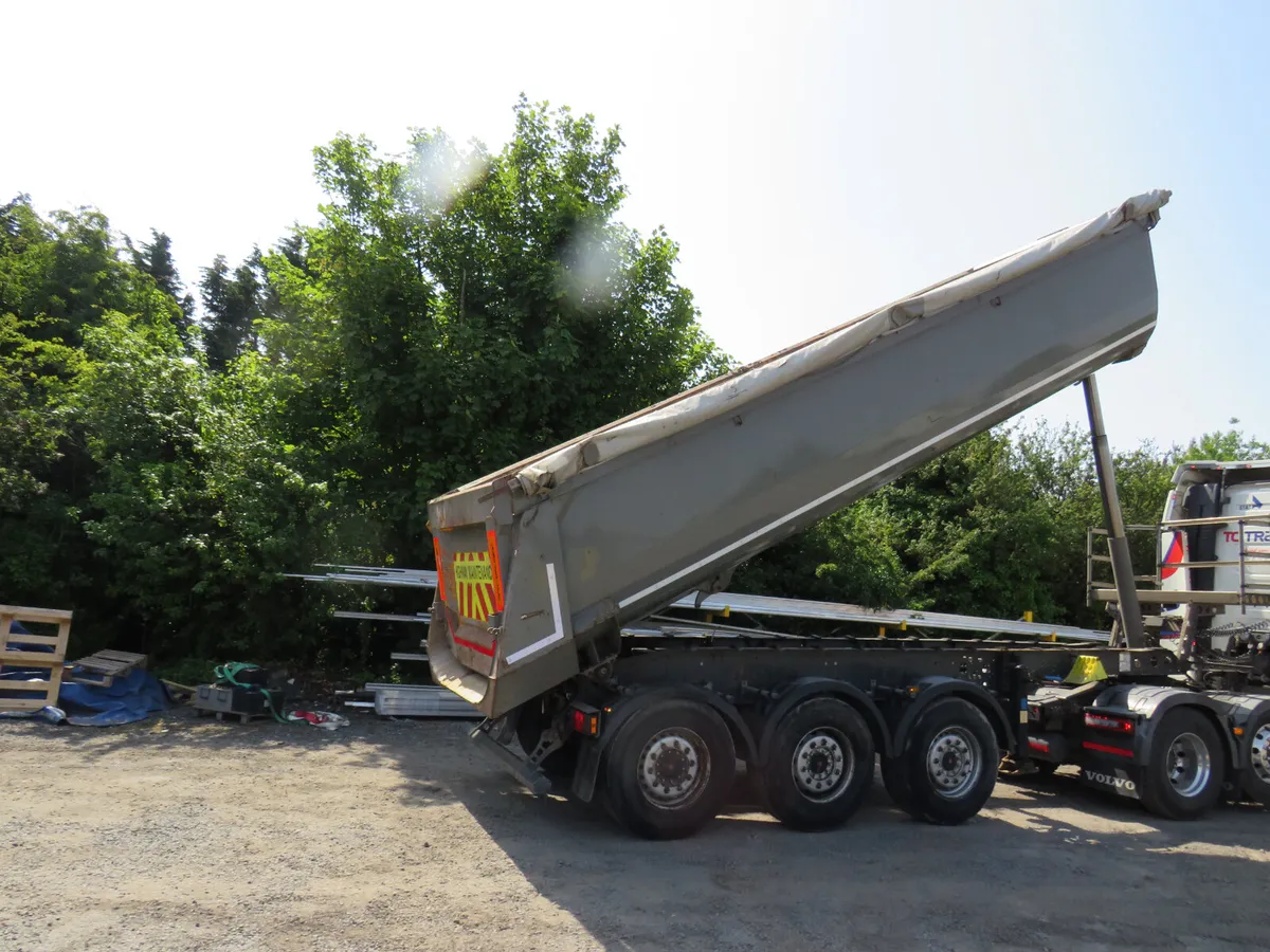 Schmitz 8.2m steel tipping Trailer - Image 4