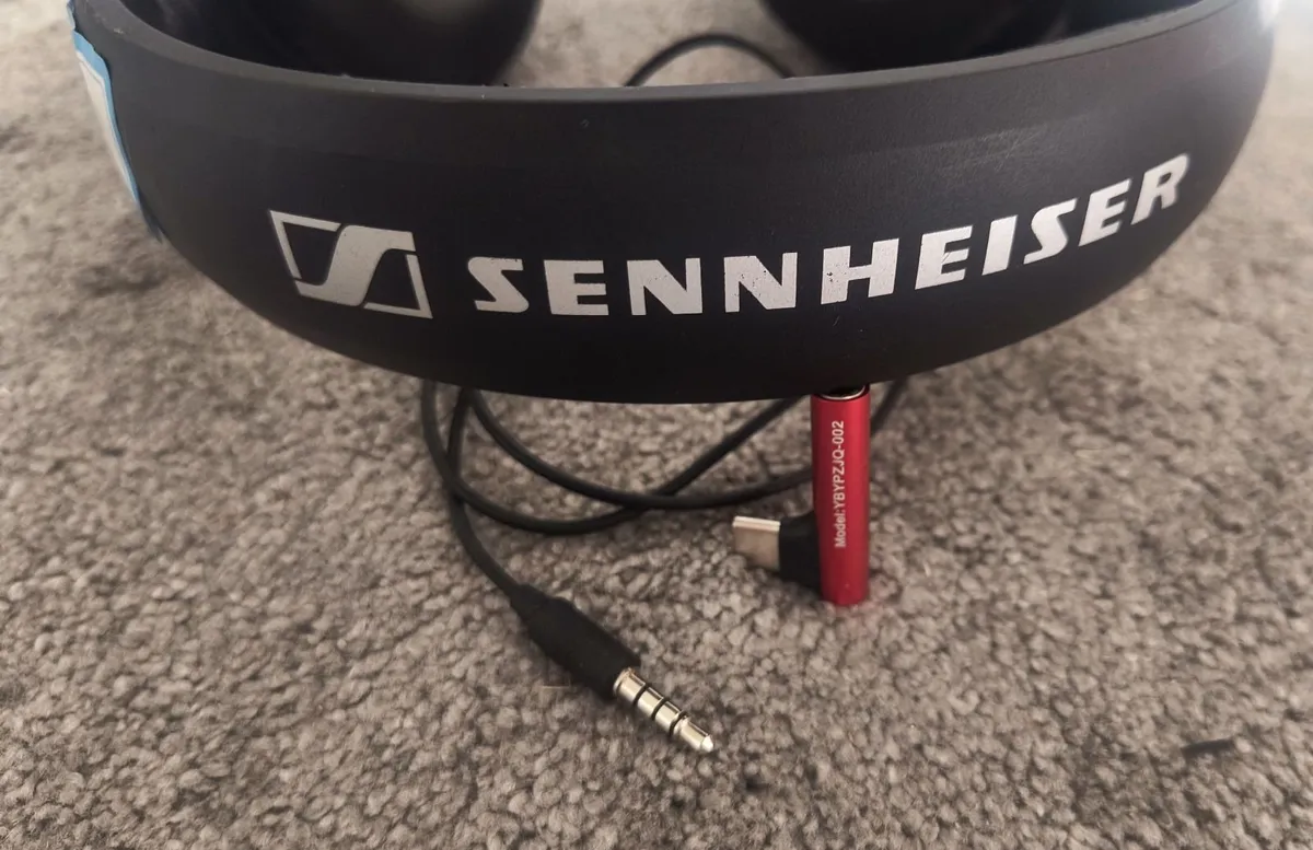Headphone. Sennheiser HD 201 Type C 3.5mm Jack - Image 1