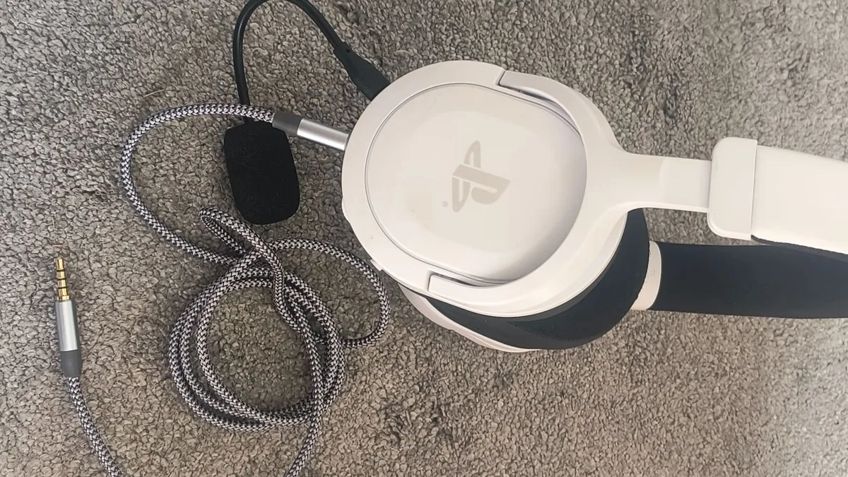 gaming headset licensed for PlayStation 5 - Image 2