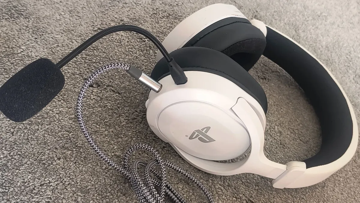 gaming headset licensed for PlayStation 5 - Image 1