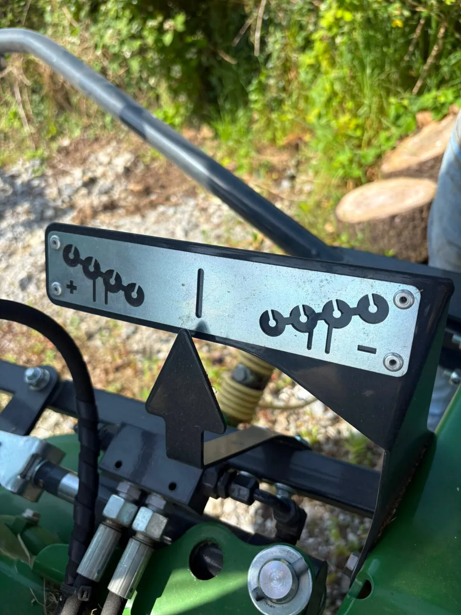 Krone Vendro 1020 Tedder - Image 4