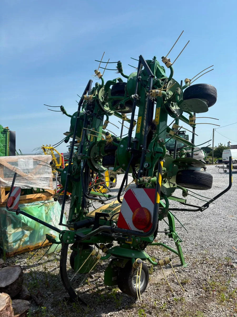 Krone Vendro 1020 Tedder - Image 3