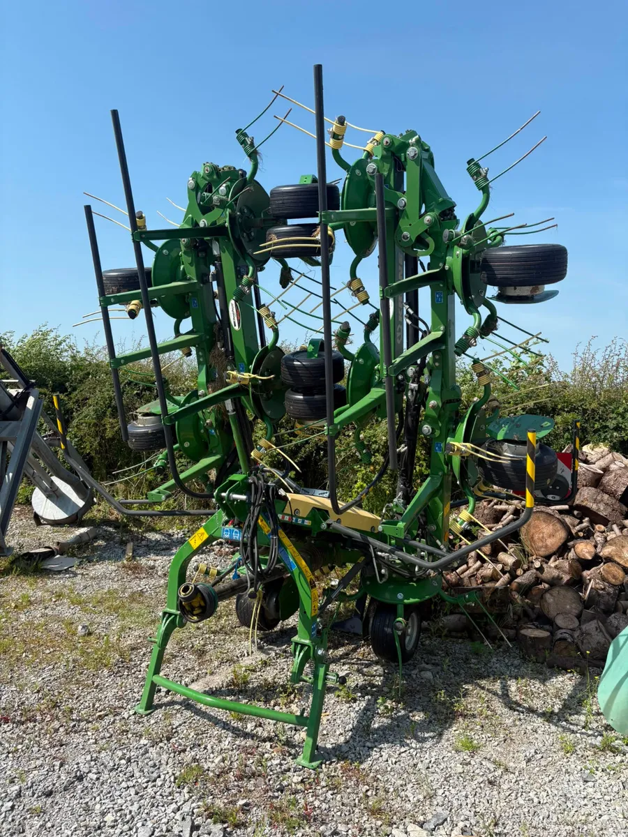 Krone Vendro 1020 Tedder - Image 1
