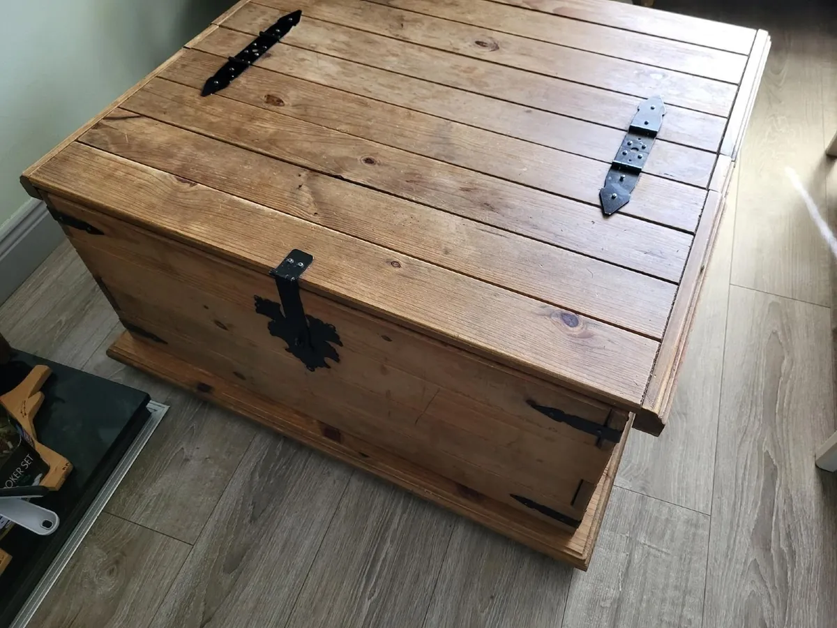 Coffee table / storage - Image 1
