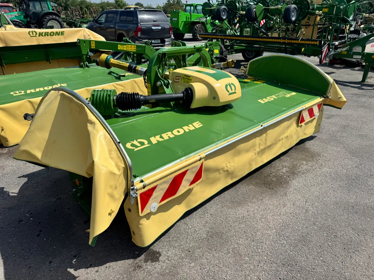 Krone F320 M Non Conditioner Front Mower - Image 2