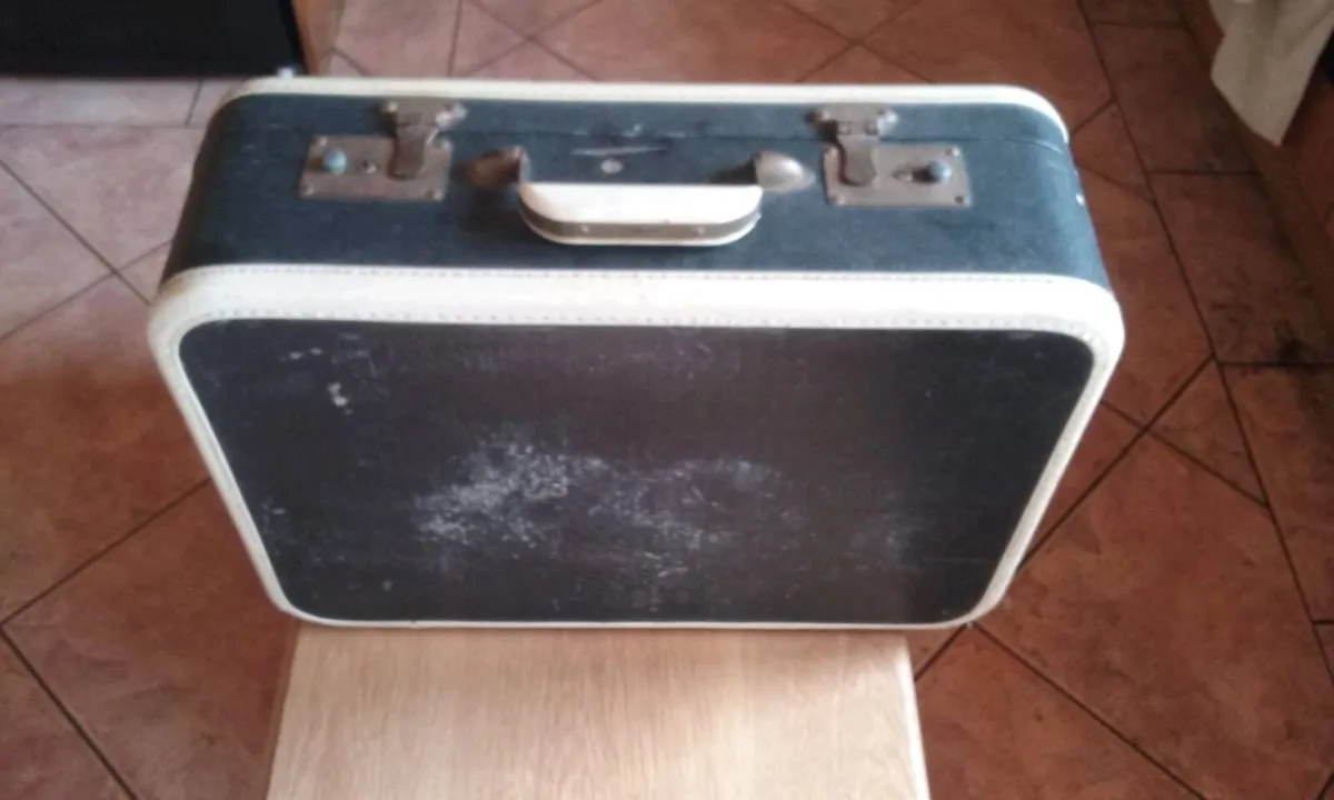 Retro Suitcase - Image 1