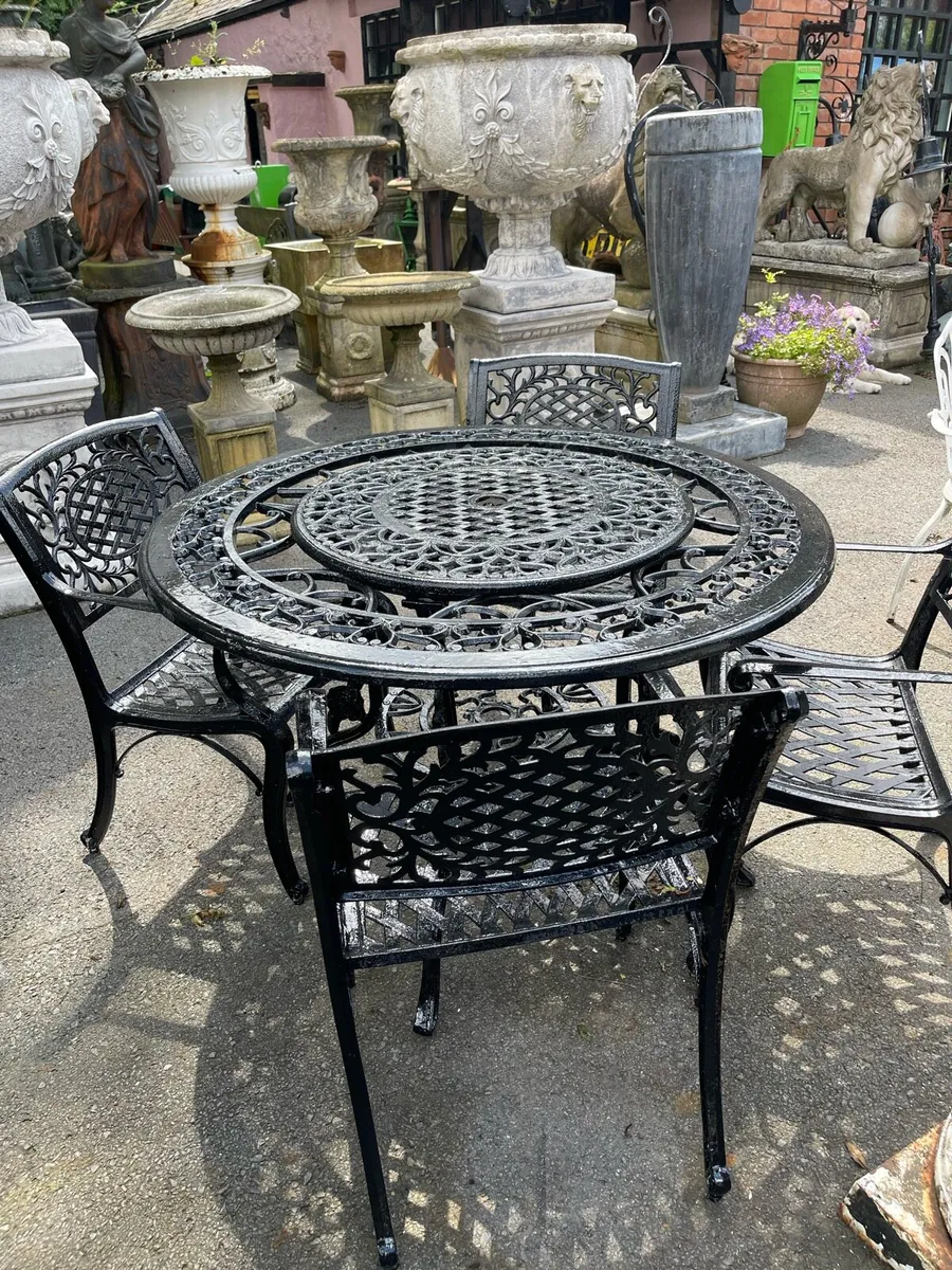 Round table 4 chairs ☀️ - Image 1