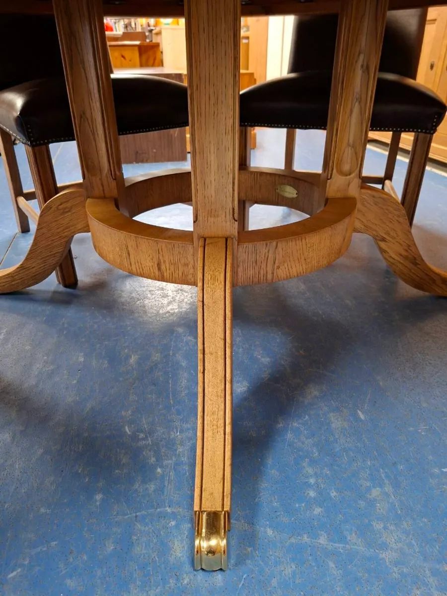 SOLID OAK DINING TABLE AND FOUR CHAIRS - Image 2