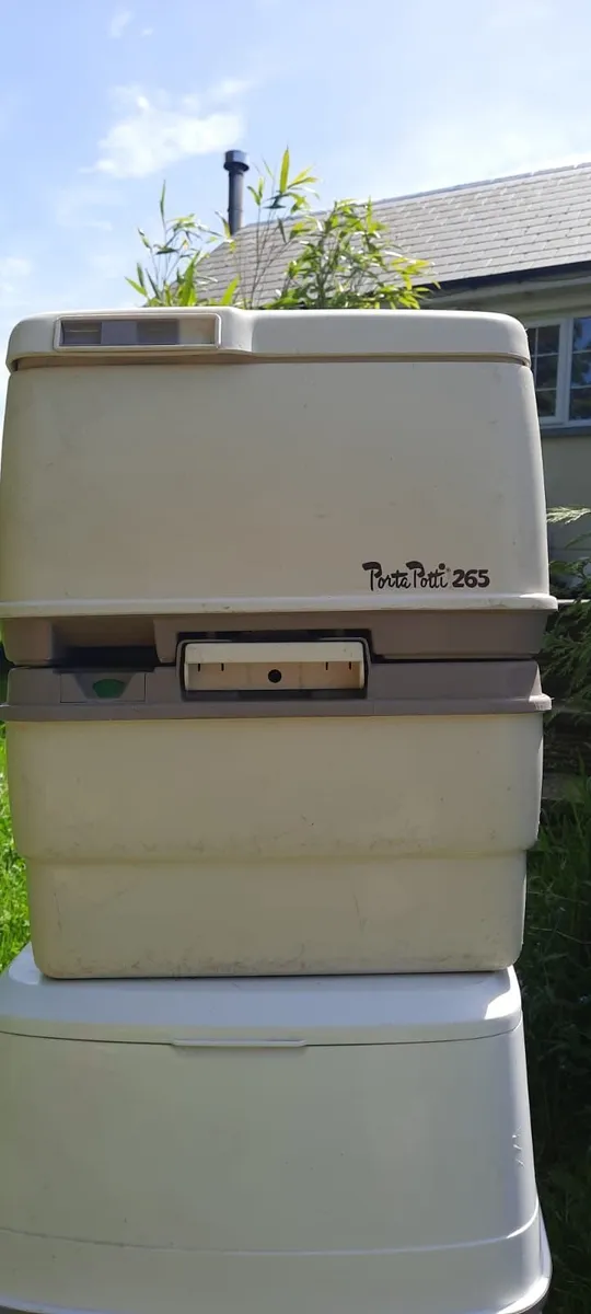 Caravan toliet - Image 1