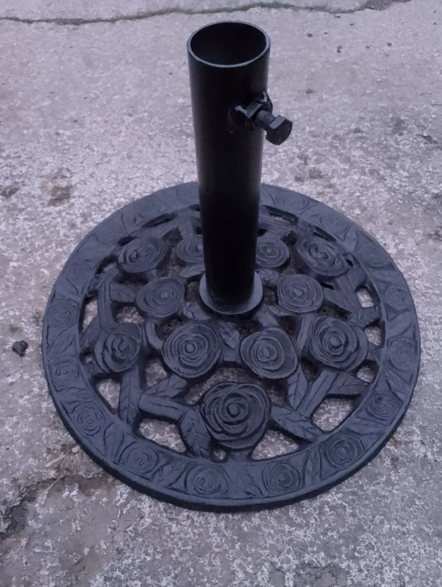 Old cast iron parasol umbrella stand - Image 2