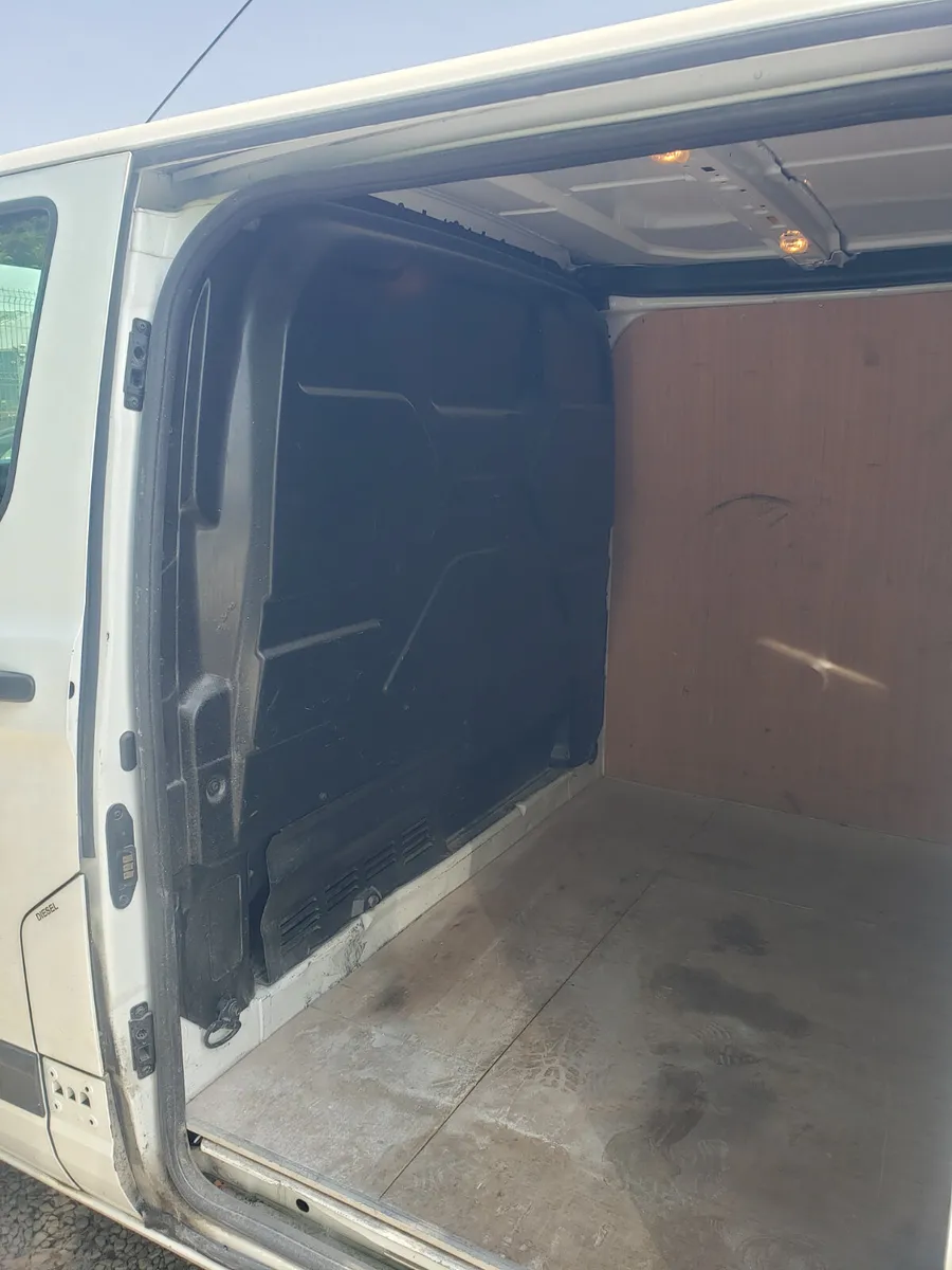 Ford Transit Custom 2023 - Image 2