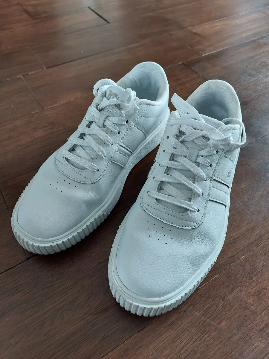 Lonsdale trainers size 6 - Image 1
