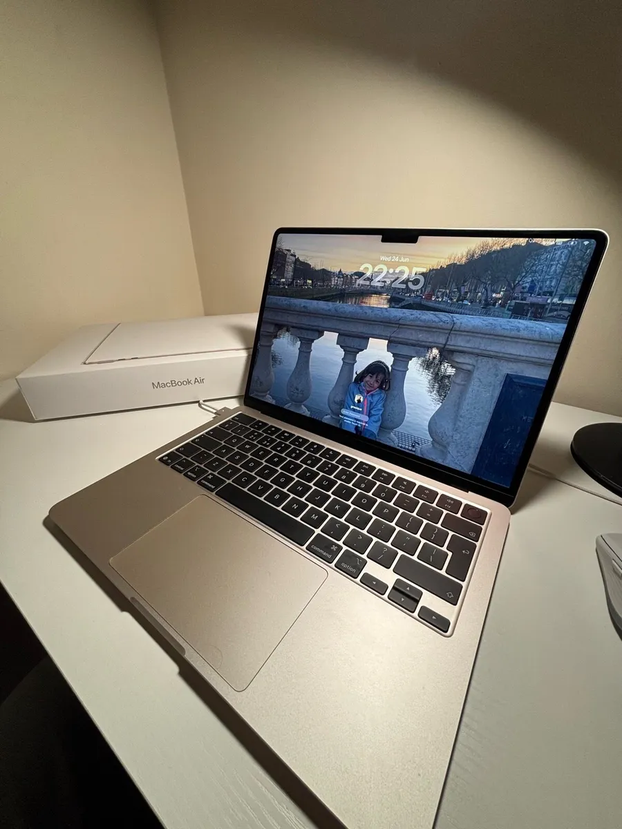 Apple MacBook Air 13" M5 – 16GB - Image 4