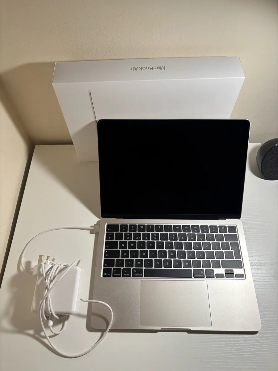 Apple MacBook Air 13" M5 – 16GB - Image 1