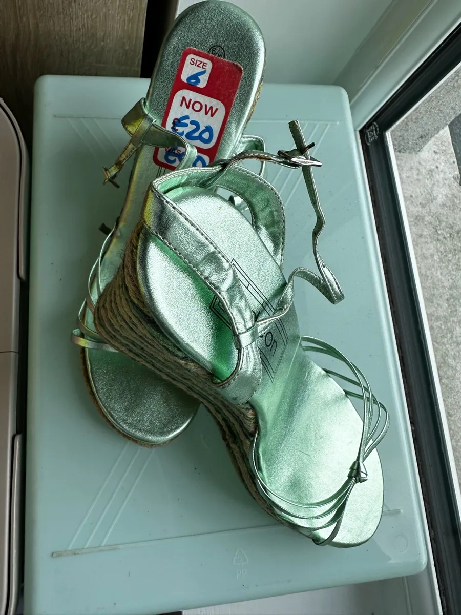 Ladies shoes size 6 - Image 3