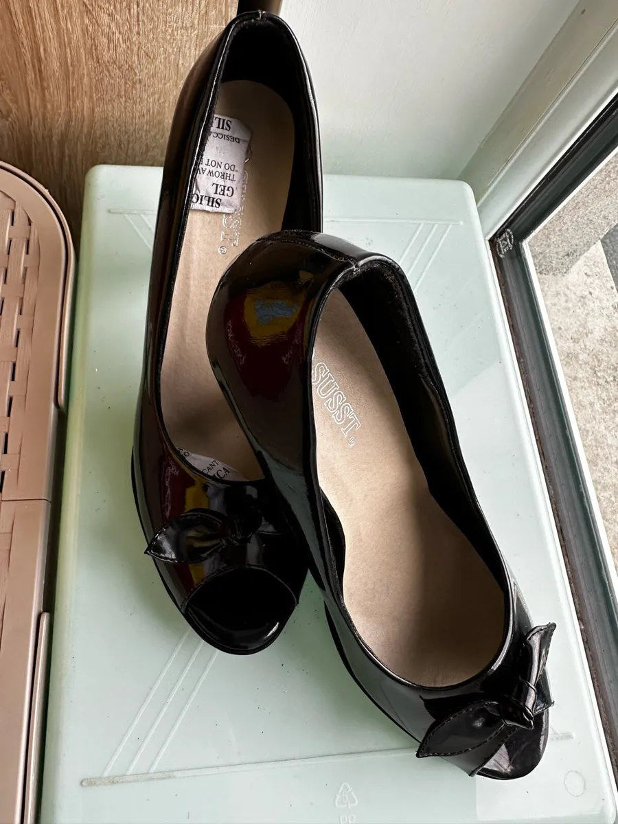 Ladies shoes size 6 - Image 2