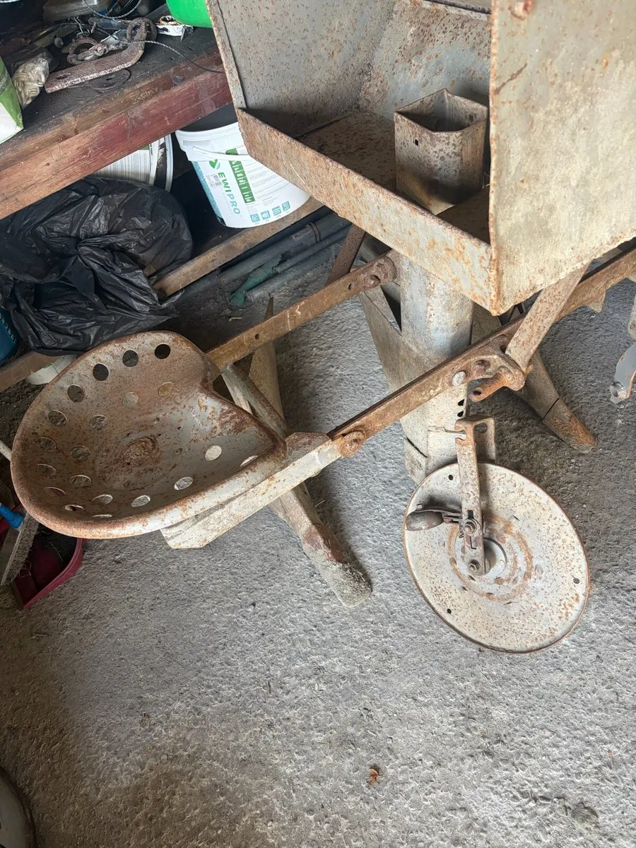Ferguson potato planter - Image 3