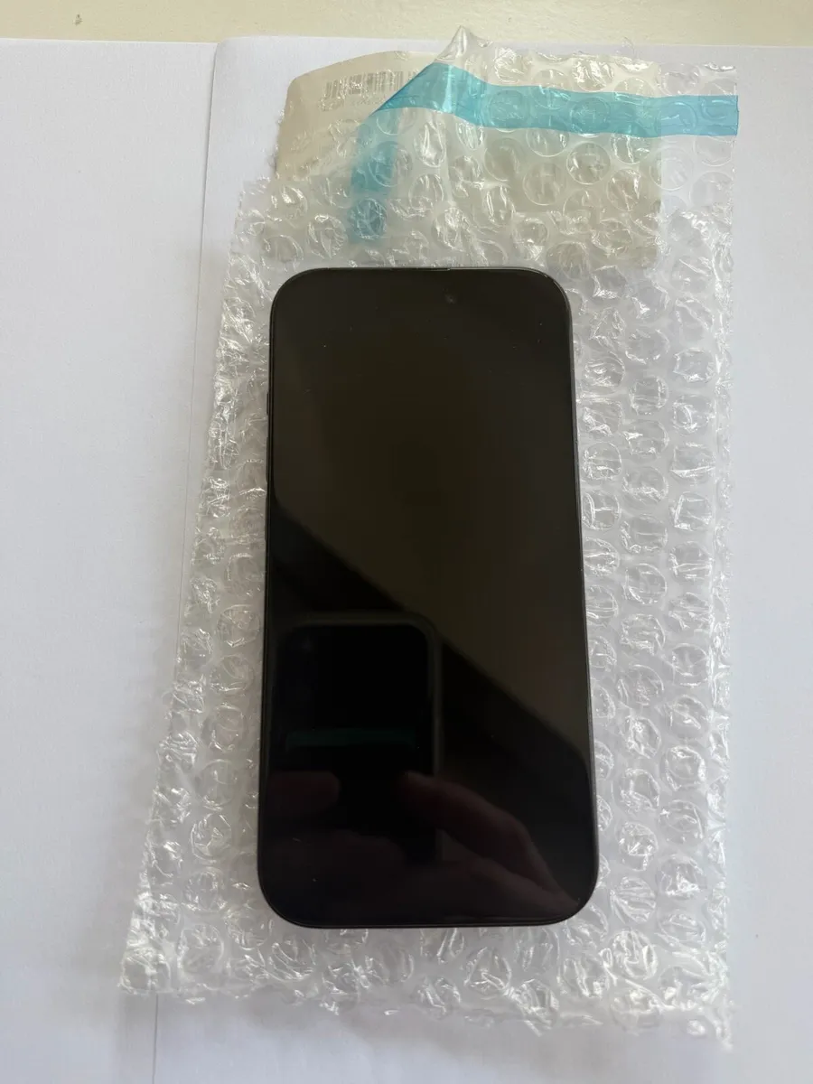 iPhone 15 - Image 2