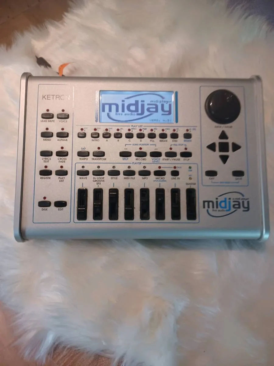 Ketron Midjay + tracks + accessories - Image 1