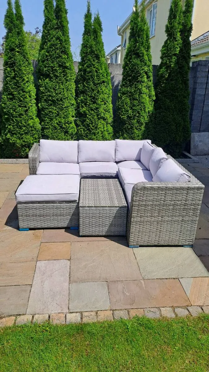 Garden furniture - Image 1