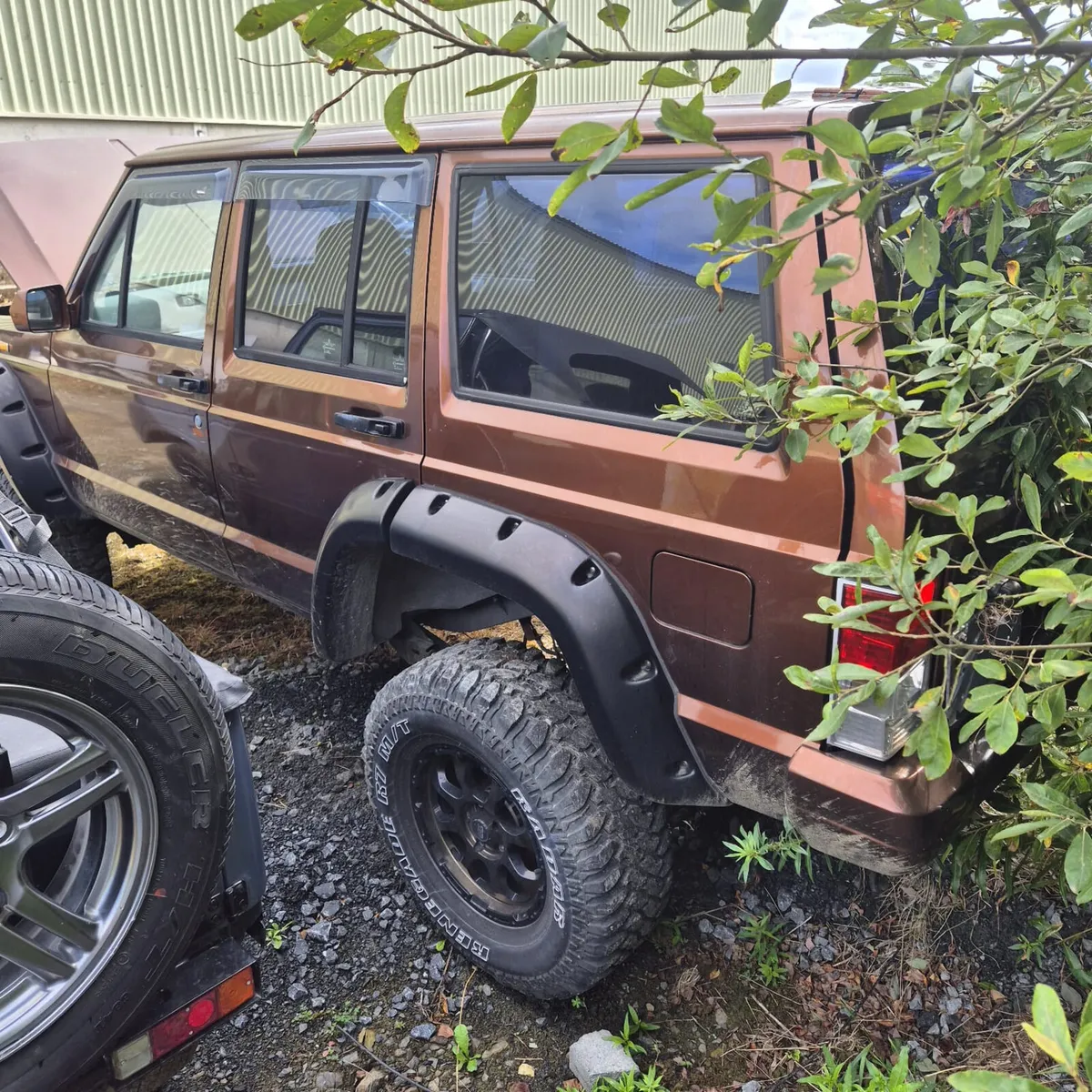 Jeep Cherokee XJ 4.0L Petrol Automatic - Image 3