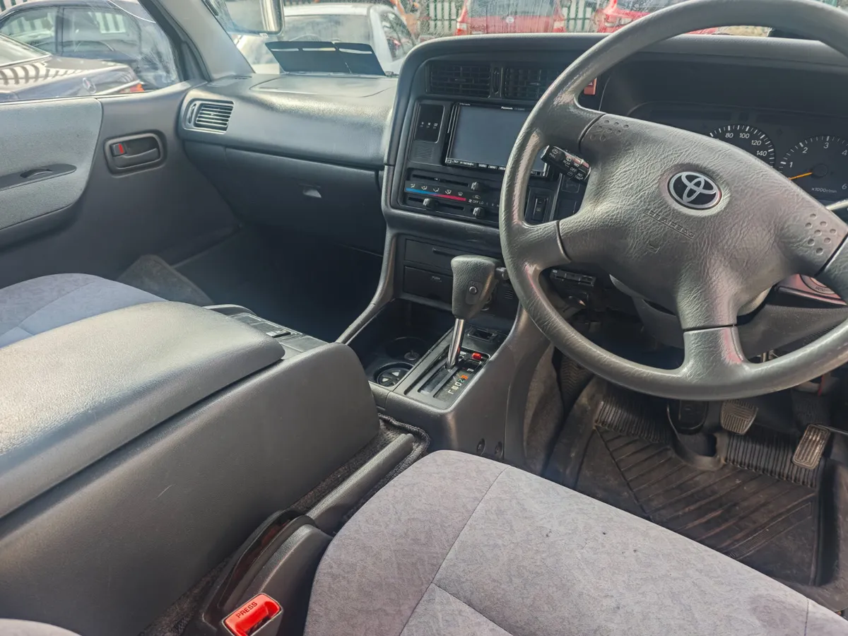 Toyota Hiace 4wd - Image 4