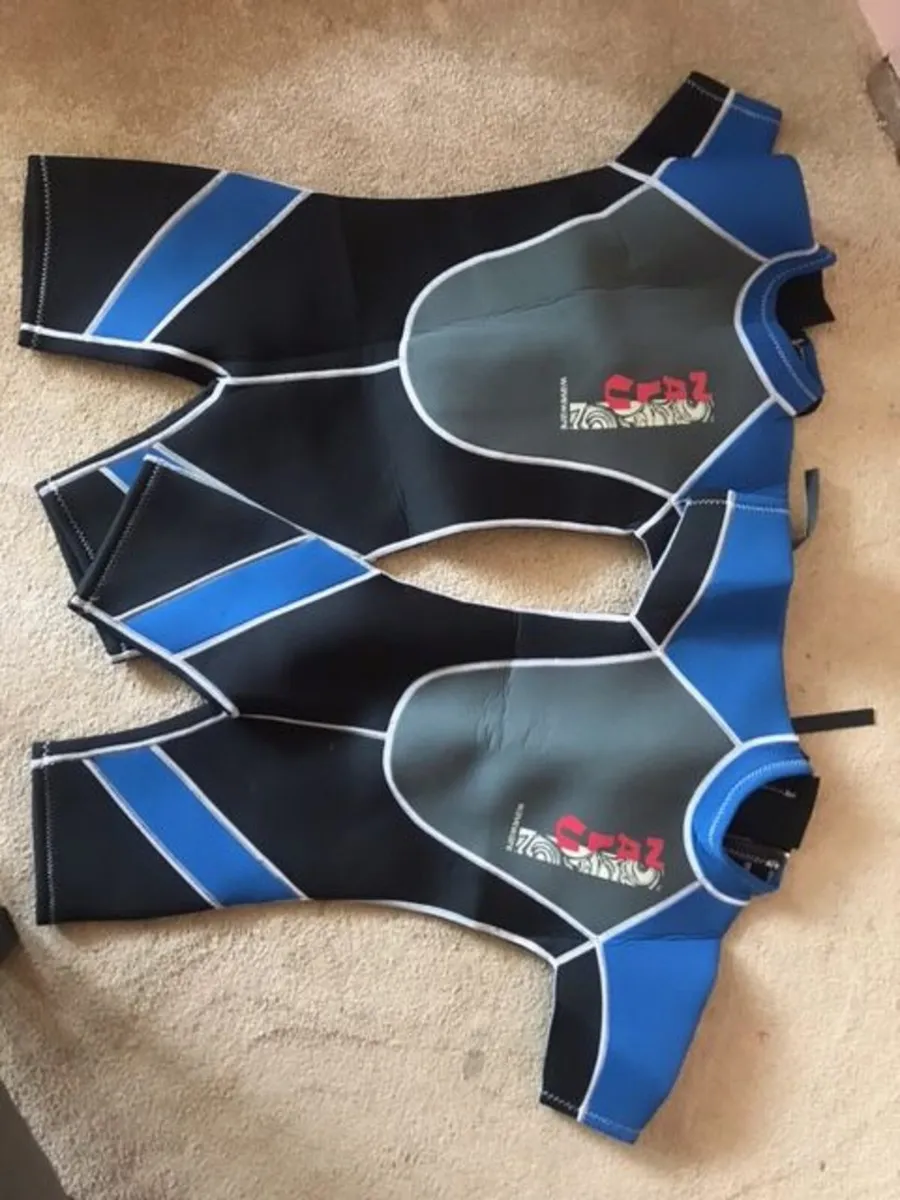 Kids wet suits - Image 1