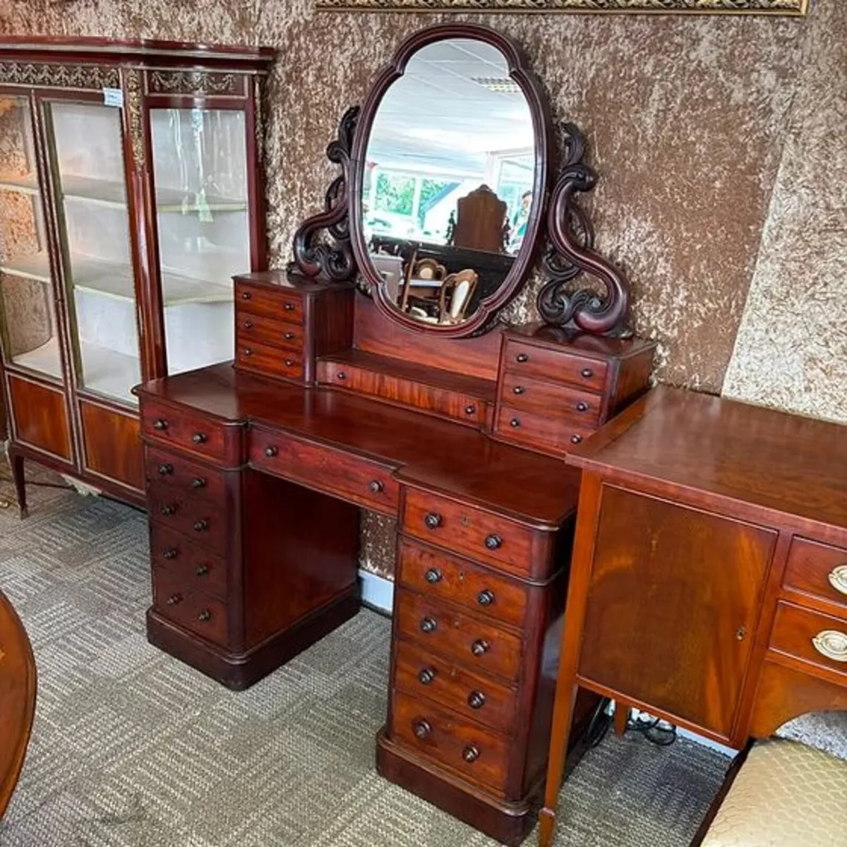 Antique Victorian mahogany pedestal dressing table