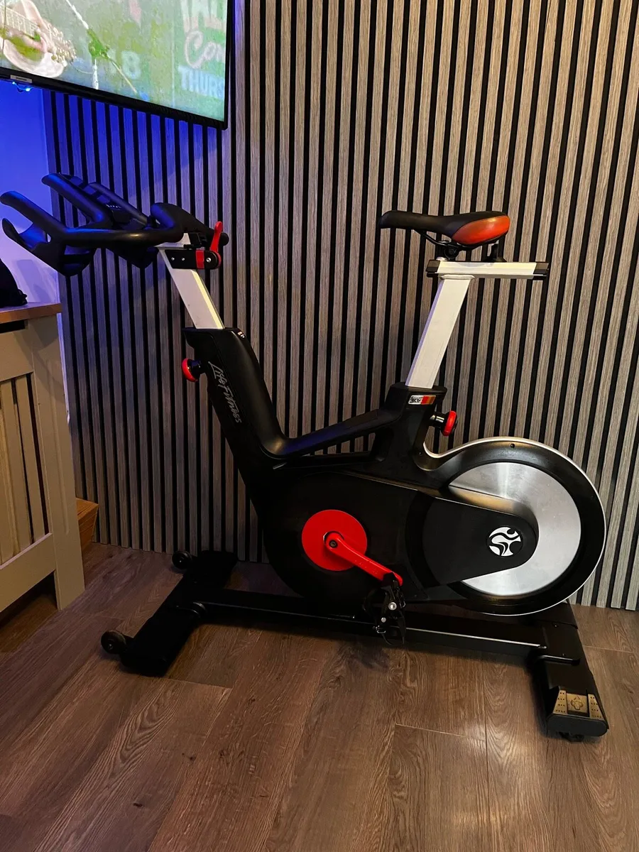 Life fitness iC6 spin bike - Image 1