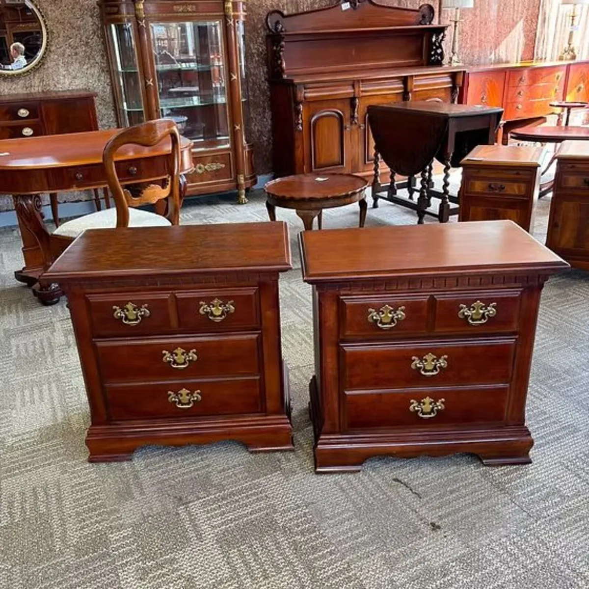 Beautiful quality pair of side chest lockers.