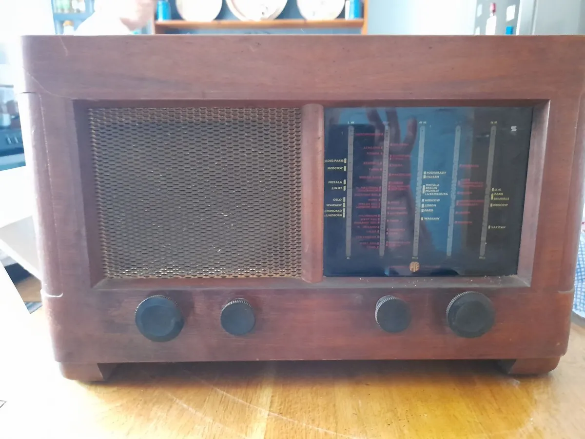 Old Valve Radios €50 each - Image 2