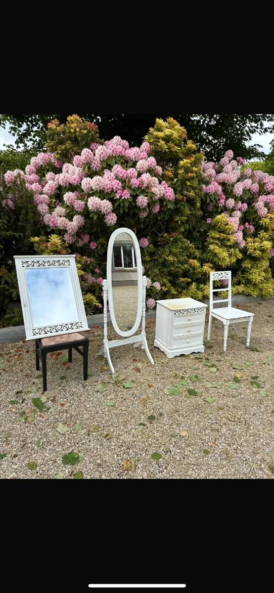 Vintage White Vanity / Bedroom Furniture Set