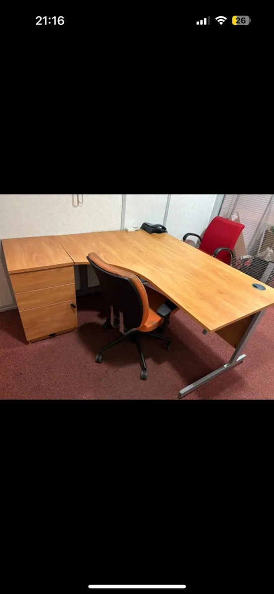 Modern Corner Office Desk / Executive Workstation
