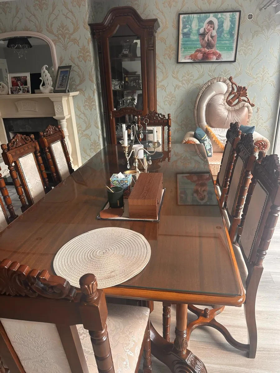 Dinner table - Image 2