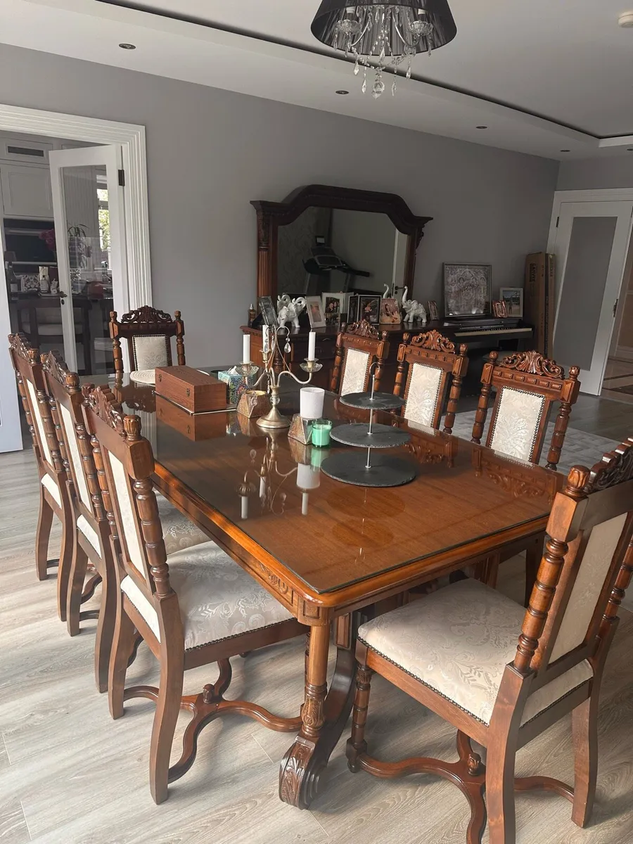 Dinner table - Image 4