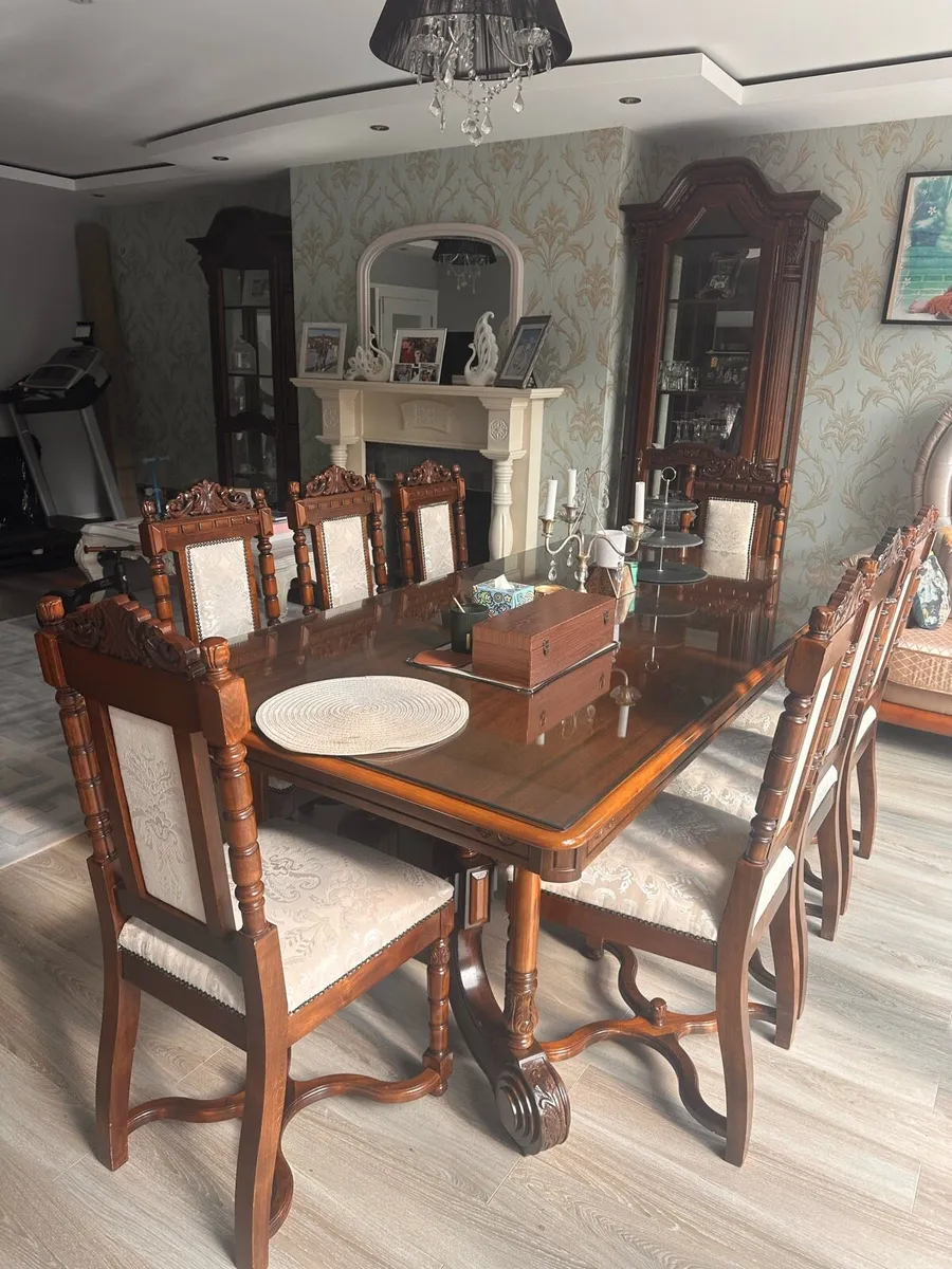 Dinner table - Image 1