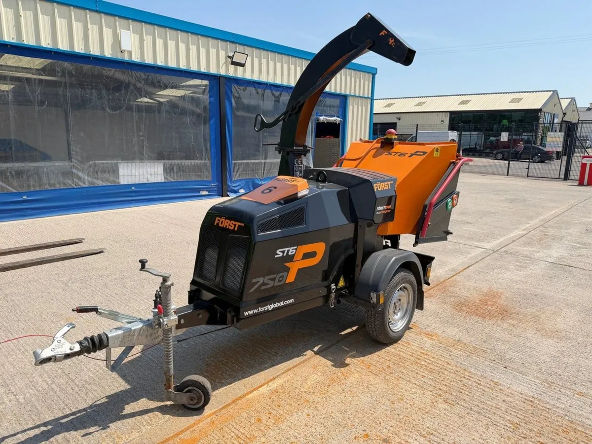 FORST ST6P SINGLE AXLE FAST TOW WOOD CHIPPER - Image 4