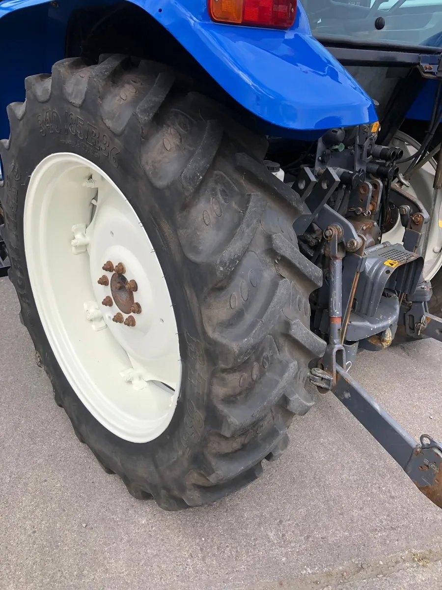 New Holland TL70 Tractor 2000 - Image 4