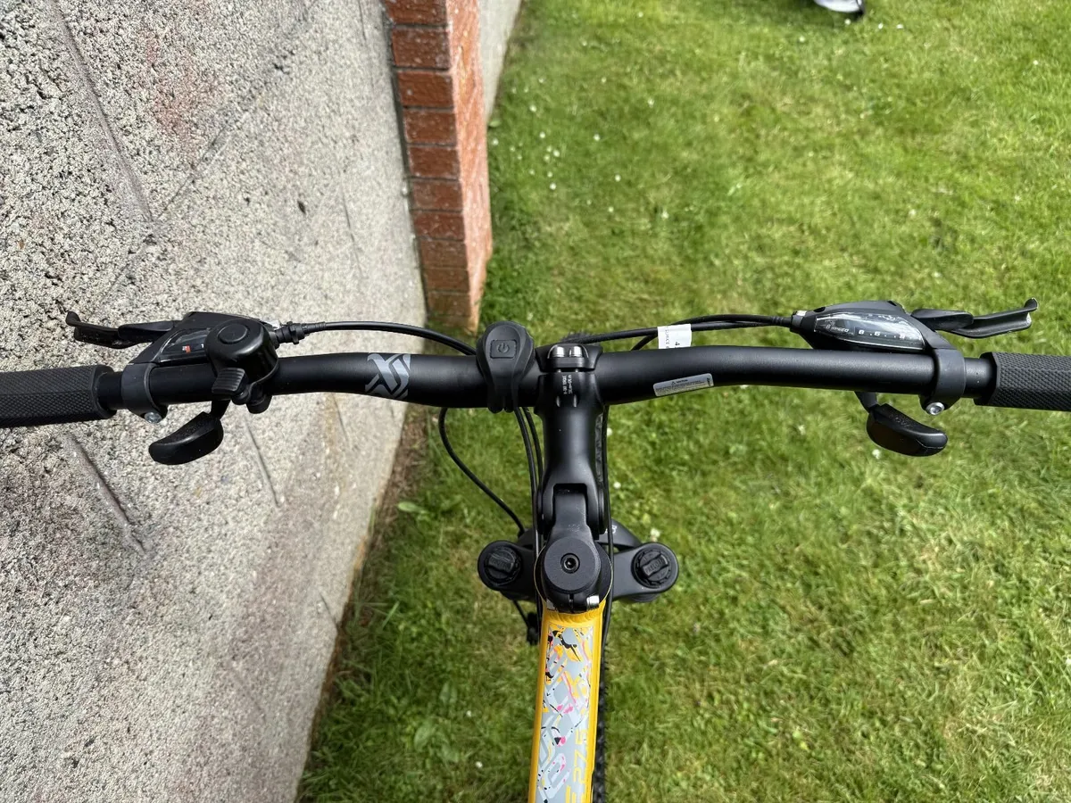 Carrera Vengence Mountain Bike - Image 3