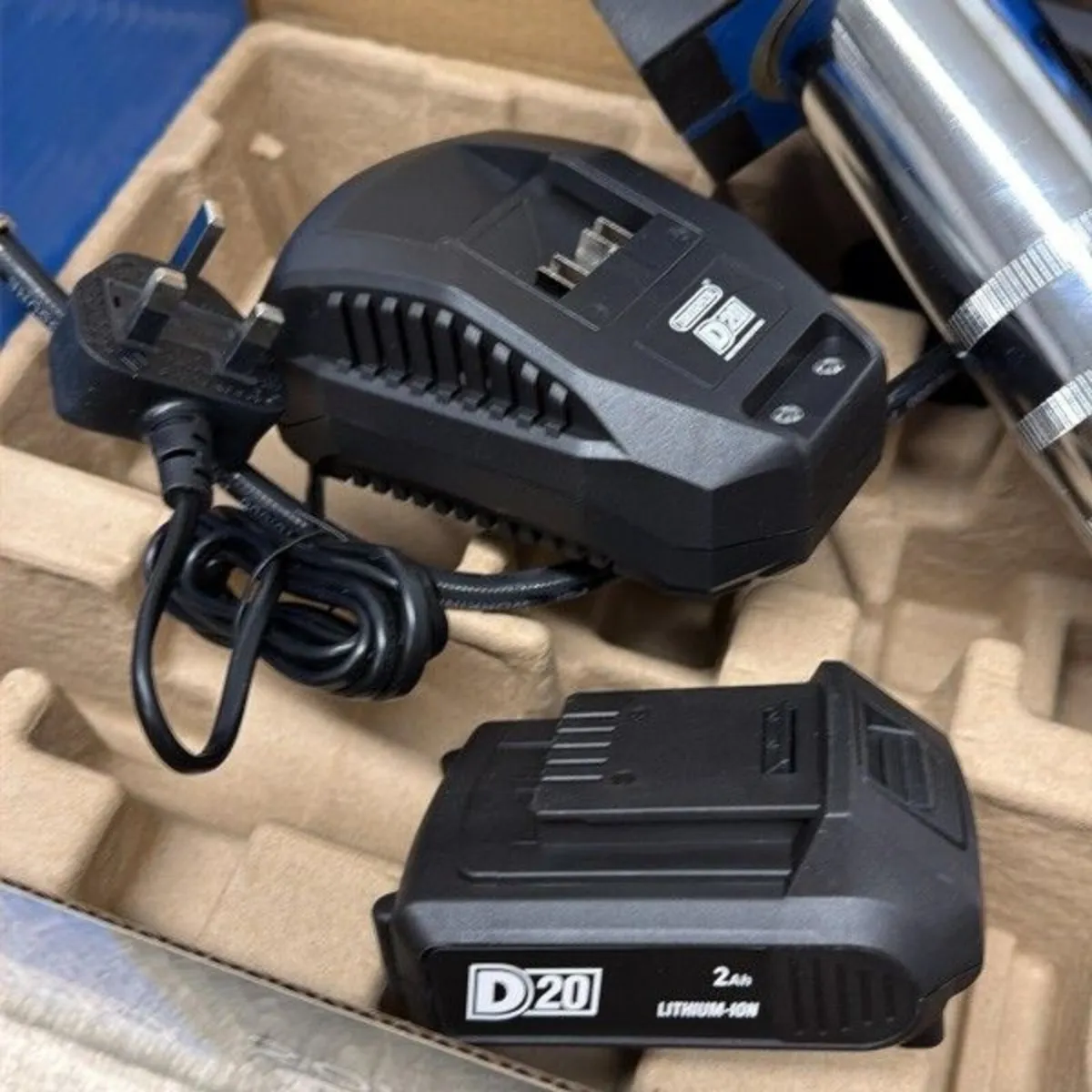 Draper 20V Cordless Grease Gun Kit – 10,000 PSI - Image 3