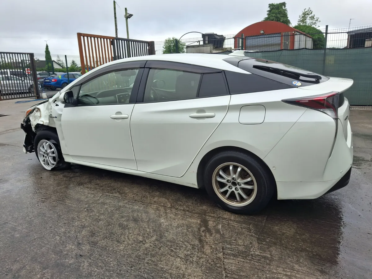 172 Toyota Prius Hybrid - Image 4